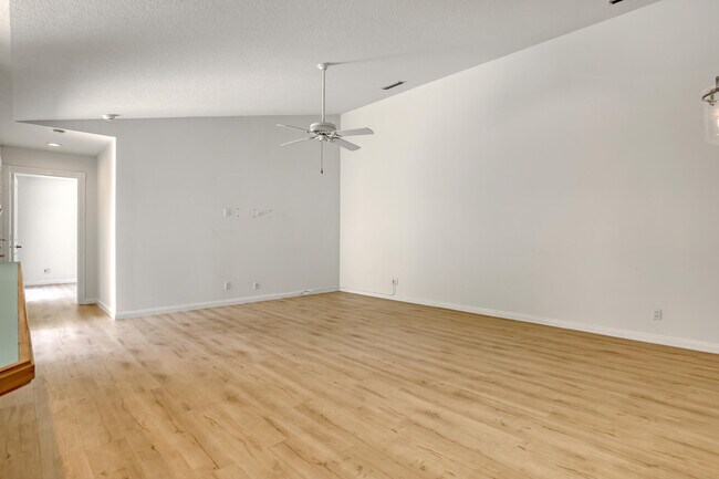 Building Photo - 1301 Sun Terrace Ct