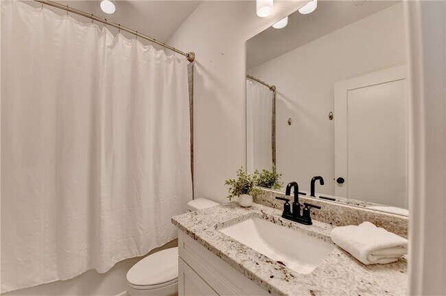 Building Photo - 6892 Roswell Rd NE