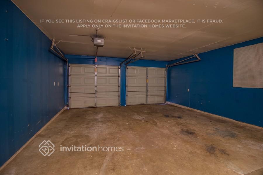 Building Photo - 15911 Timber Valley Dr