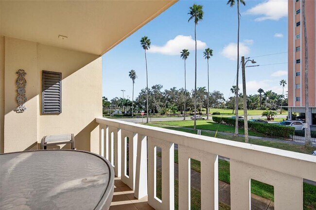 Building Photo - 1200 N Shore Dr NE