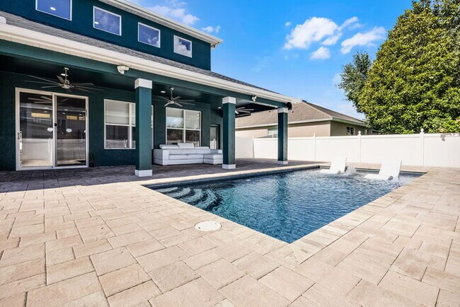 Building Photo - Fully Remodeled 5/4 Art Deco-Inspired Home...