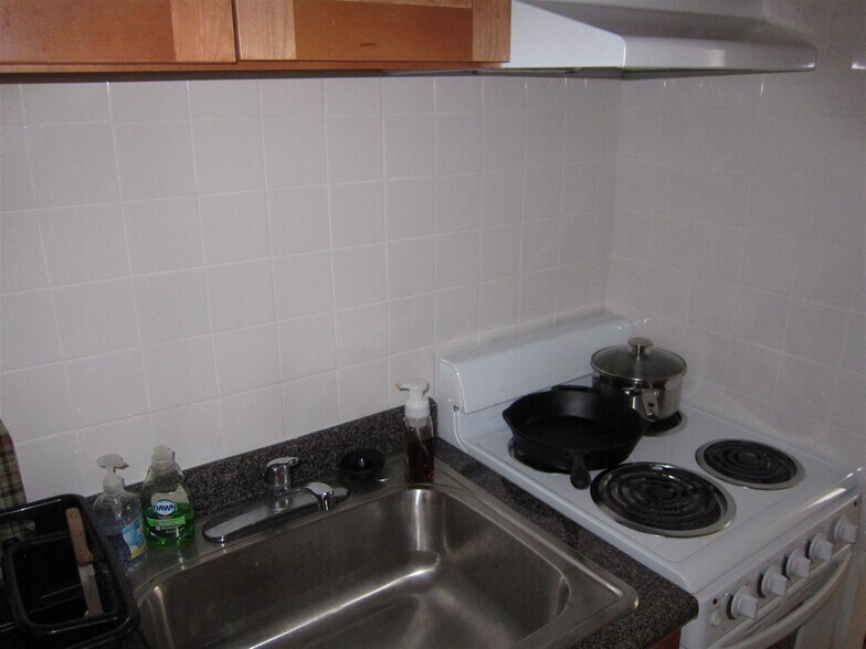 Building Photo - 82 Highland Ave