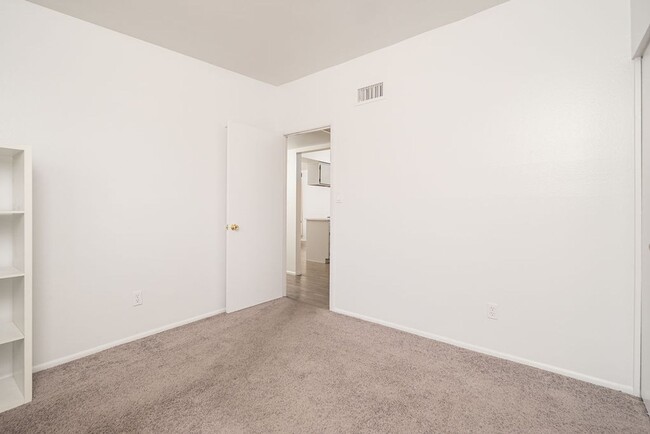 Building Photo - Fully Furnished Gem Near ASU and Downtown ...