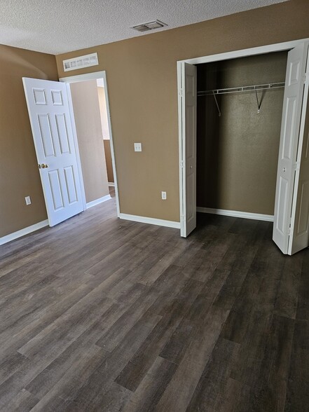 Building Photo - 9316 N Dallas Way