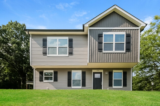 Building Photo - 104 High Ave SW