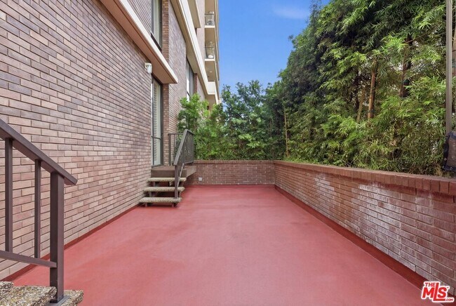 Building Photo - 211 S Spalding Dr