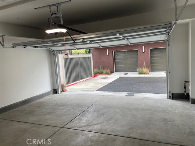 Building Photo - 691 S Lyon St