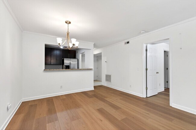 Building Photo - 1010 Nicholwood Dr