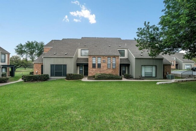 Building Photo - 13031 Pk Xing Dr