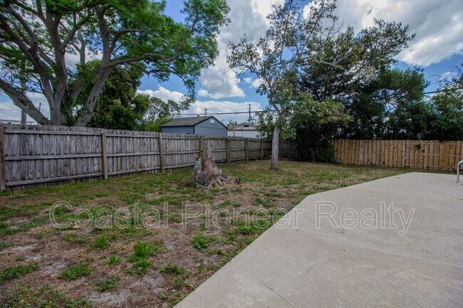 Building Photo - 10760 62nd Ave N