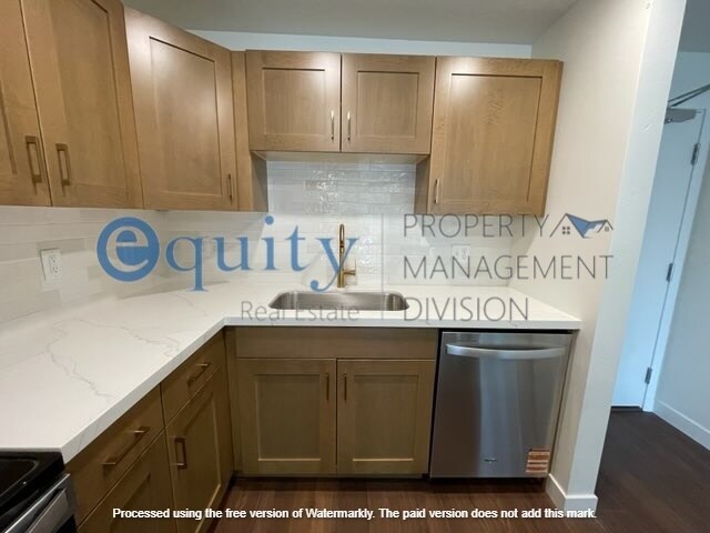 Building Photo - 1032 E 400 S