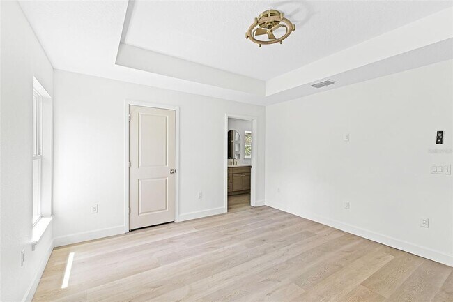 Building Photo - 320 KENORA Dr