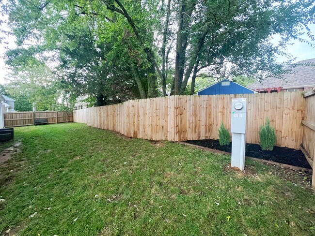 Building Photo - 327 W Kinniburgh Dr