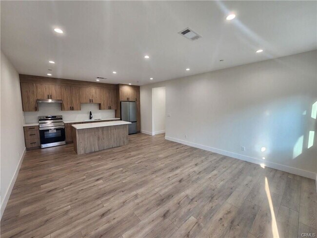 Building Photo - 7126 Matilija Ave