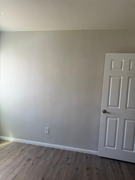 Building Photo - 1302 E Peck St