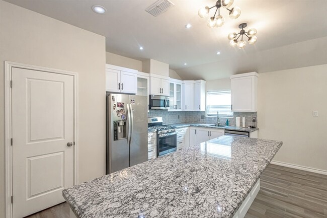Building Photo - 514 Prado Dr
