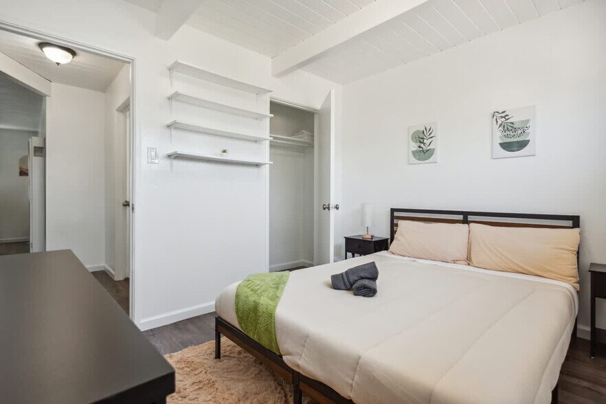 Building Photo - 2312 Bonar St