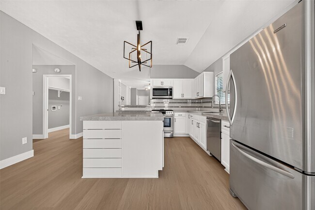 Building Photo - 22210 Bellow Glen Dr
