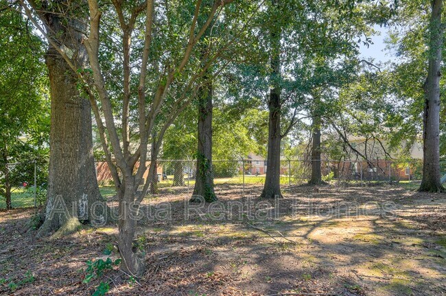Building Photo - 150 Conifer Dr