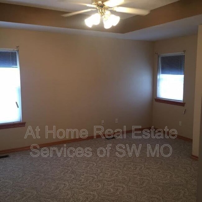 Building Photo - 3033 N Fremont Ave