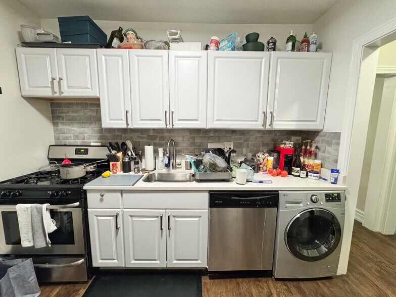 Primary Photo - 2119 W Giddings St