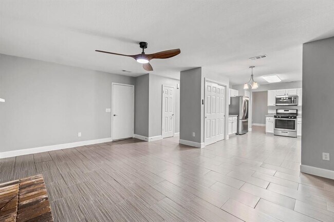 Building Photo - 139 W Village Knoll Cir