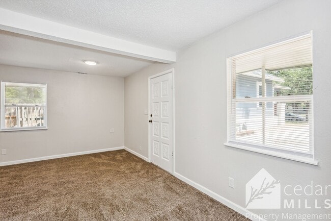 Building Photo - 2 bedroom home, GET 1/2 OFF 1ST MONTH!