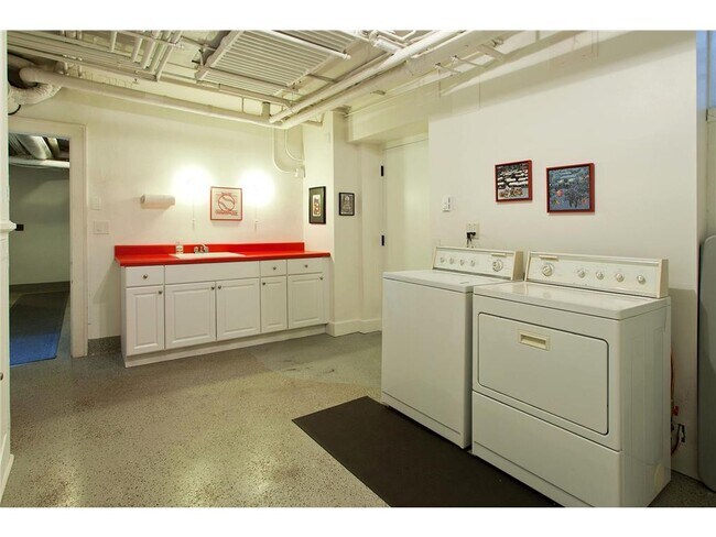 Building Photo - 1769 Dupont Ave S