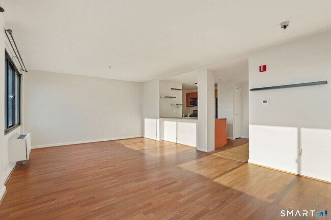 Building Photo - 300 Broad St