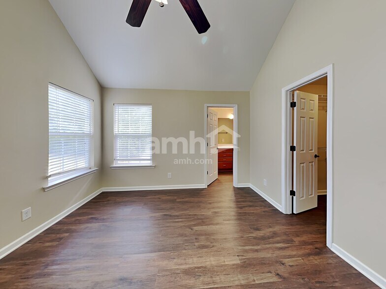 Building Photo - 902 Tanager Ct