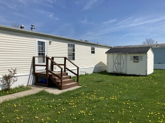 Building Photo - 889 Fernwood Dr