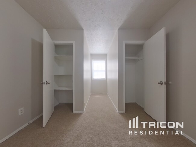 Building Photo - 1321 Charter Oaks Ln