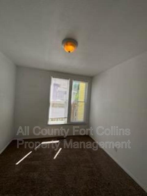 Building Photo - 403 E 3rd St