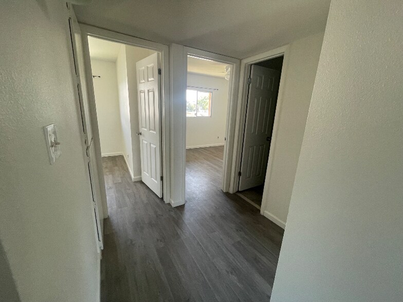 Building Photo - 4613 S Mill Ave