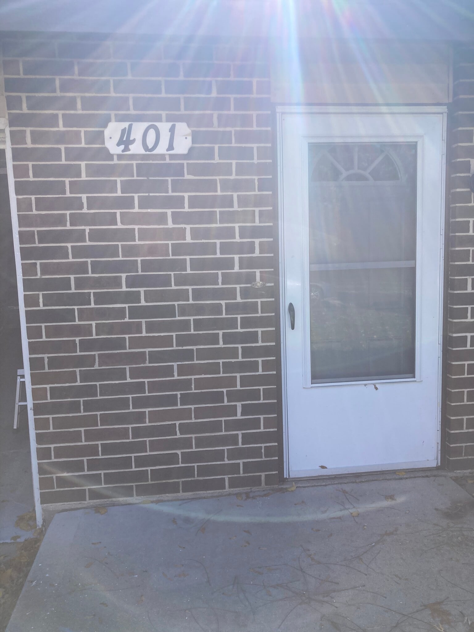 Building Photo - 401 Simonson St