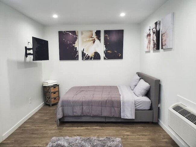 Building Photo - 9659 Rincon Ave