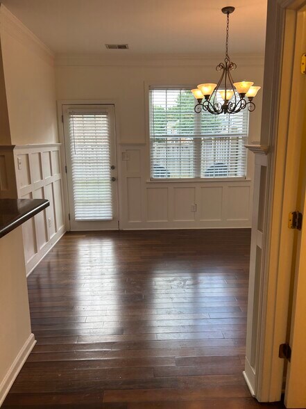 Building Photo - 1701 Heights Cir NW