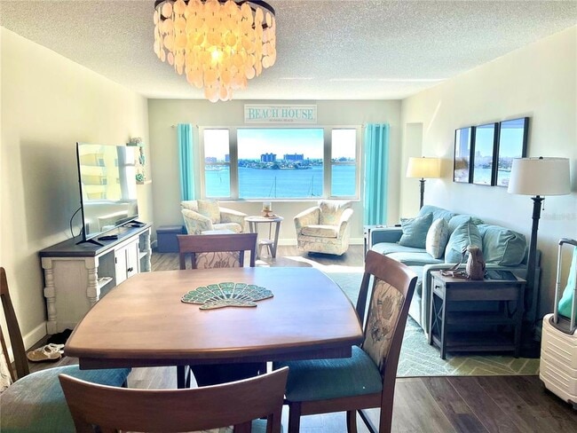 Building Photo - 4550 Cove Cir