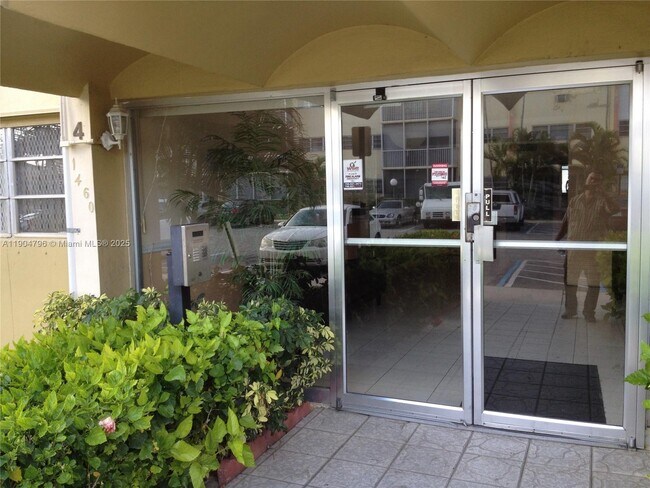 Building Photo - 1460 NE 169th St