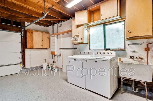 Building Photo - 3322 Shasta Dr