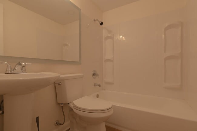 Building Photo - Spacious 3 Bedroom Home – Move-In Ready