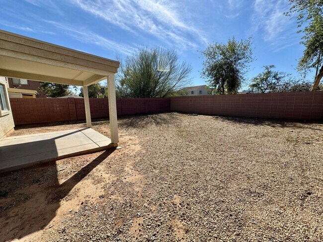 Building Photo - Remodeled 5 Bedroom/3 Bath Home. Upgraded Flooring & Kitchen!