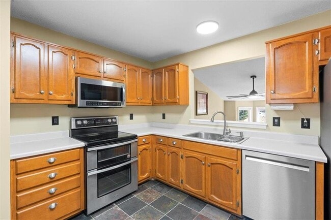 Building Photo - 585 Bethany Woods Dr