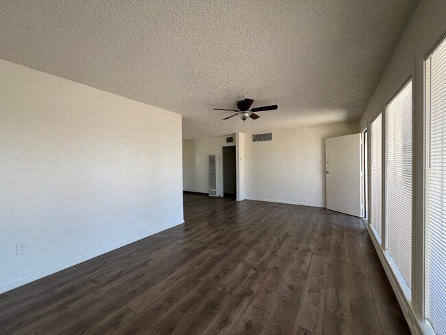 Building Photo - 3 Bedroom 1 bathroom House located near a Schools, Community Park and Public Swimming Pool.