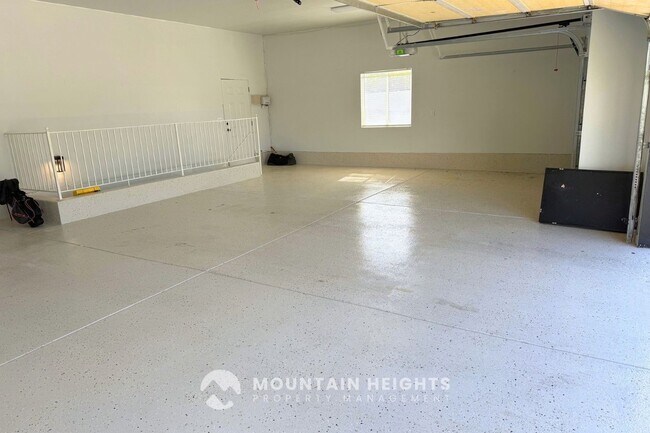 Building Photo - 3987 Red Tail Dr