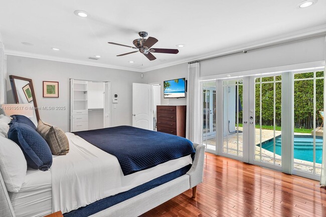 Building Photo - 5915 La Gorce Dr