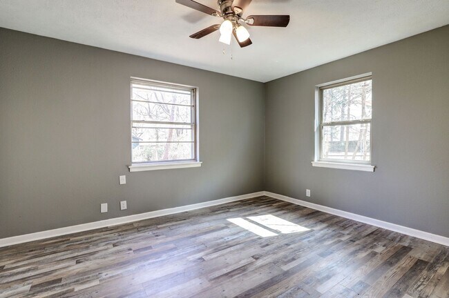 Building Photo - 3 Bedroom 1.5 Bath House for Rent