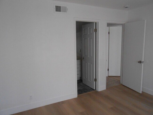 Building Photo - Single Story Home w/4 Bedrooms in Spring V...