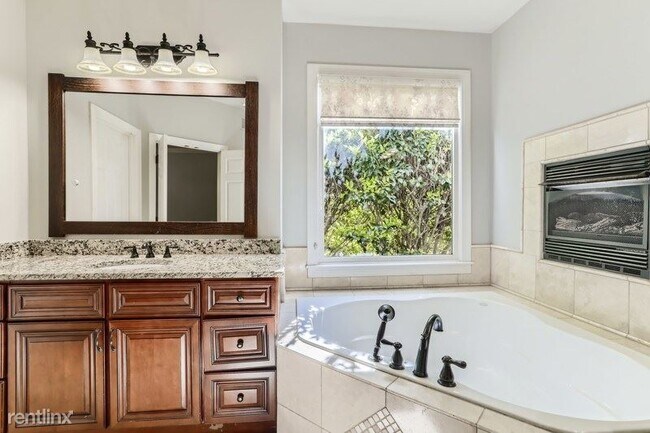 Building Photo - 4 br, 3 bath House - 960 Carters Grove Tra...