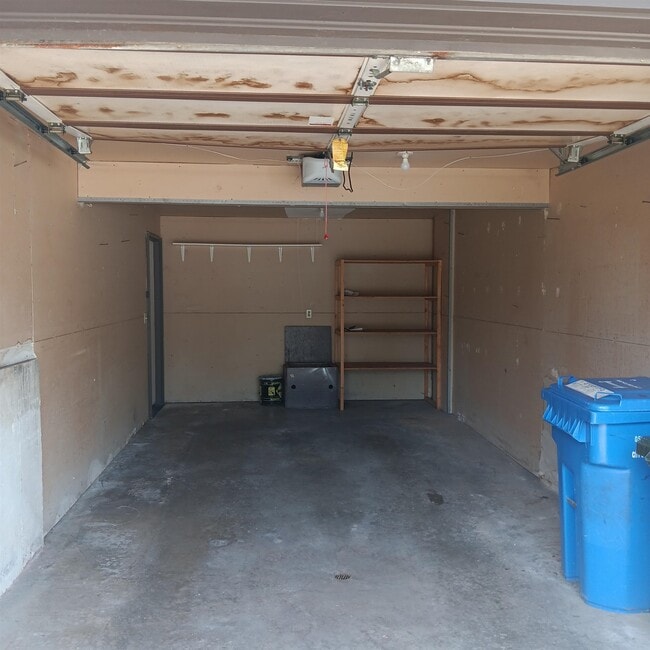 Building Photo - 2649 Stanbrook St